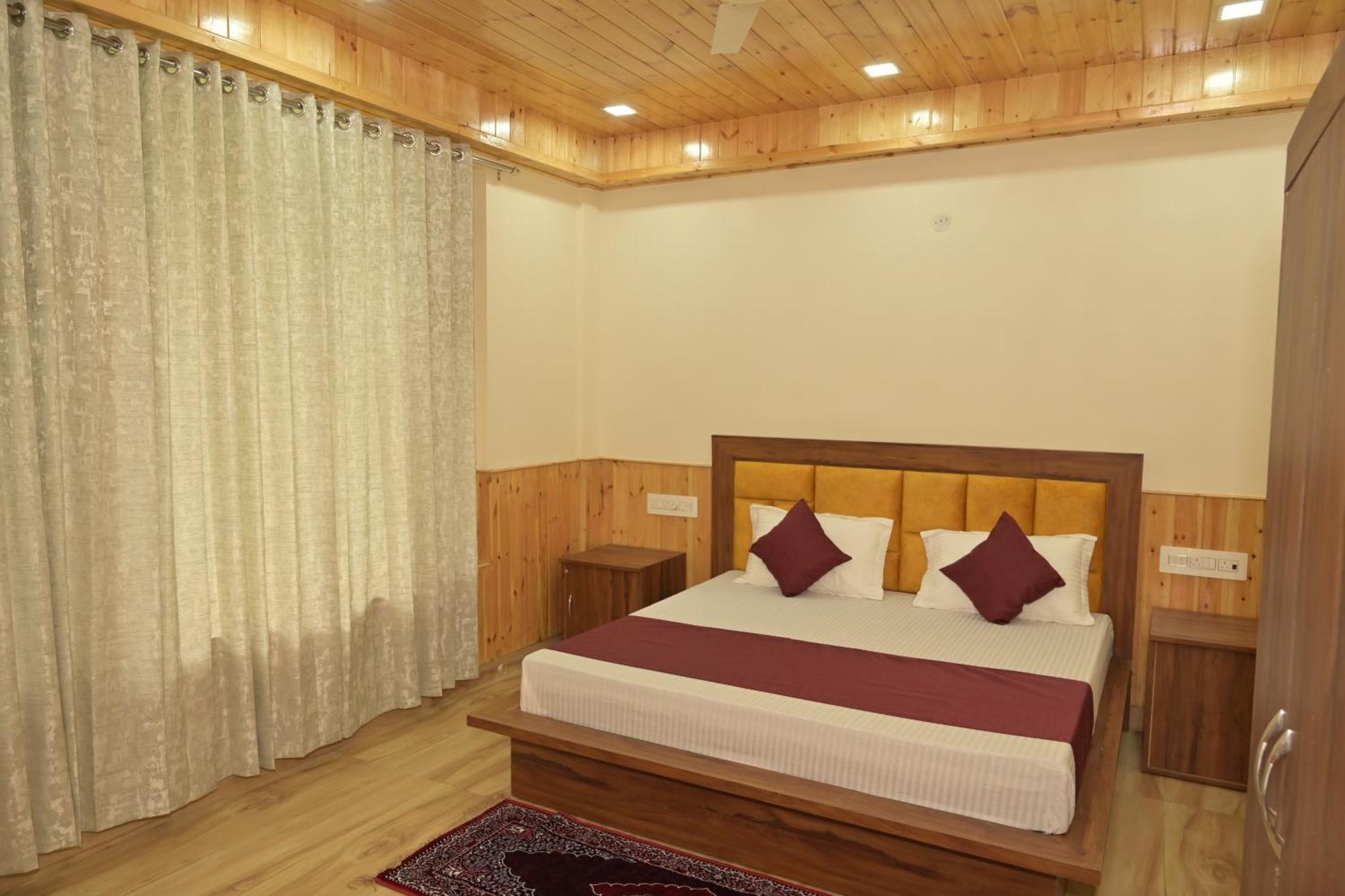 Hotel Royal Galaxy Tirthan Banjār Exterior foto