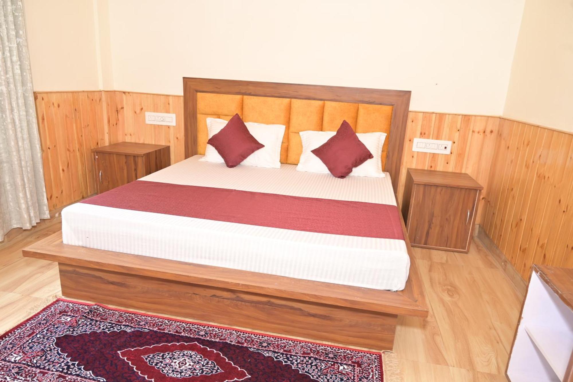 Hotel Royal Galaxy Tirthan Banjār Exterior foto