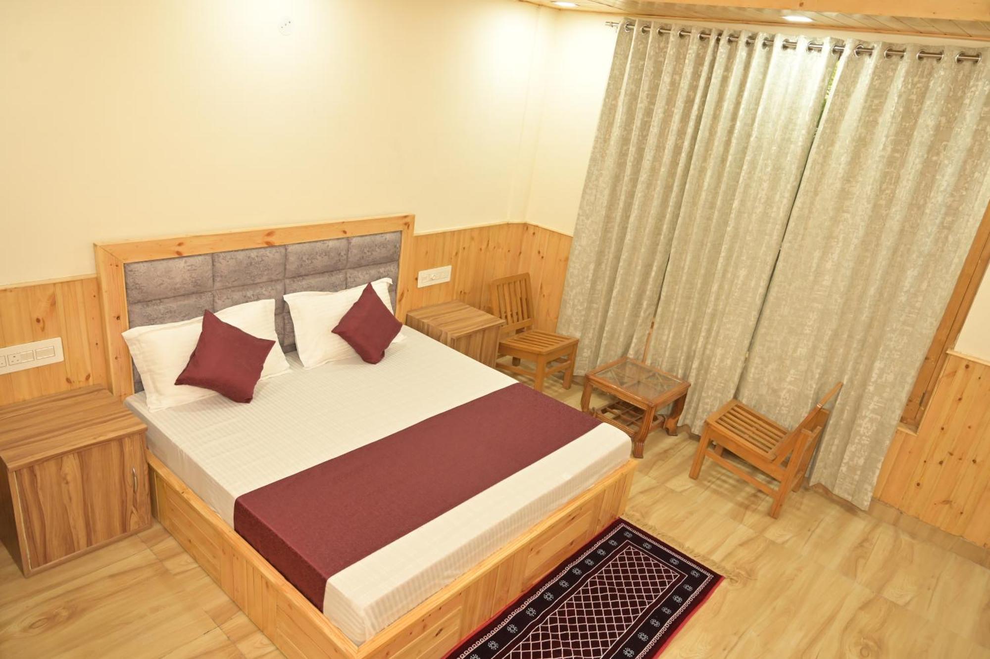 Hotel Royal Galaxy Tirthan Banjār Exterior foto