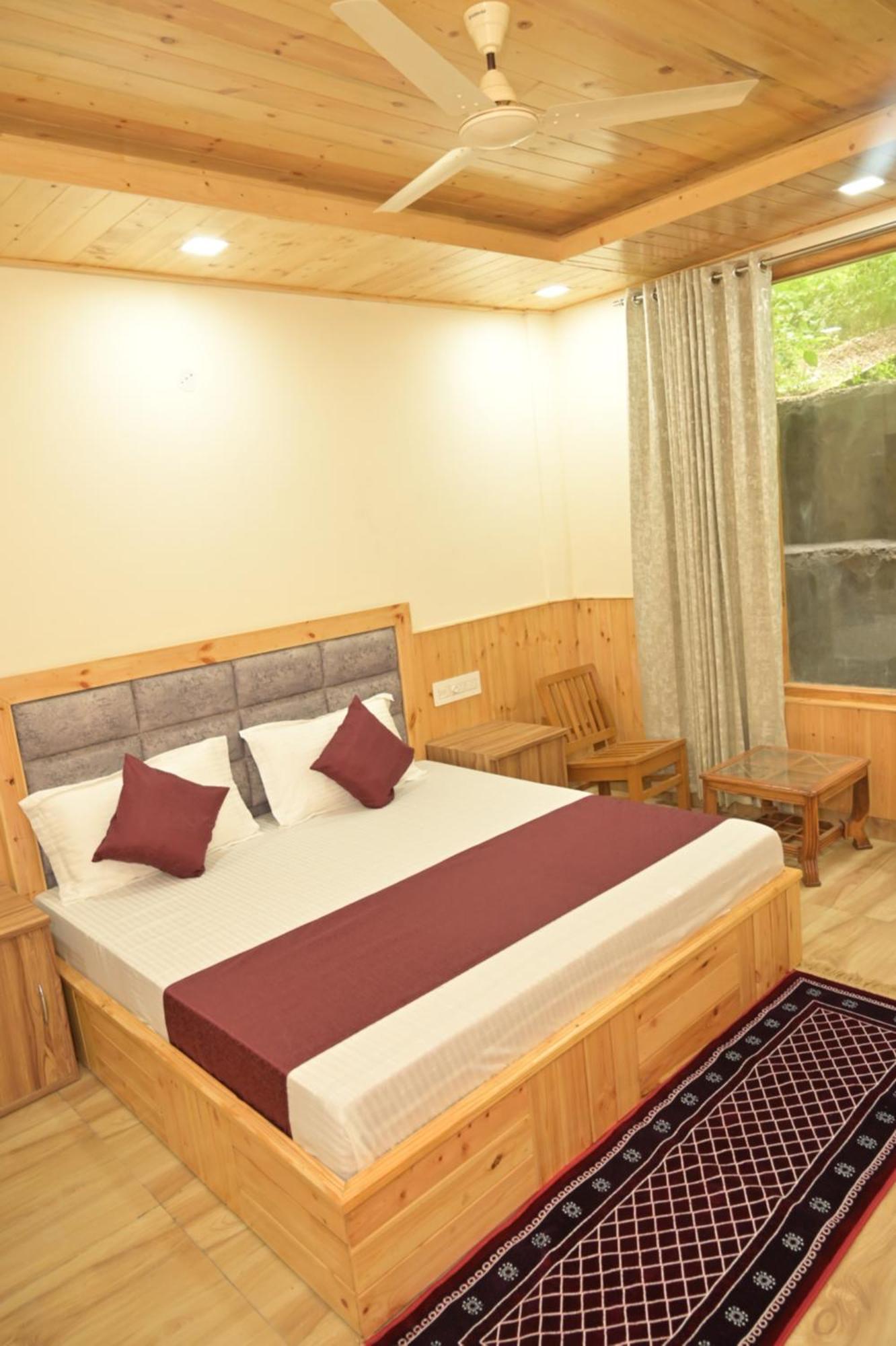 Hotel Royal Galaxy Tirthan Banjār Exterior foto