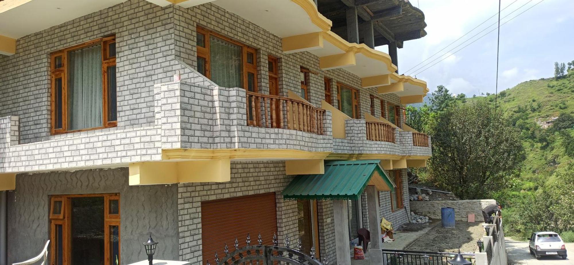 Hotel Royal Galaxy Tirthan Banjār Exterior foto