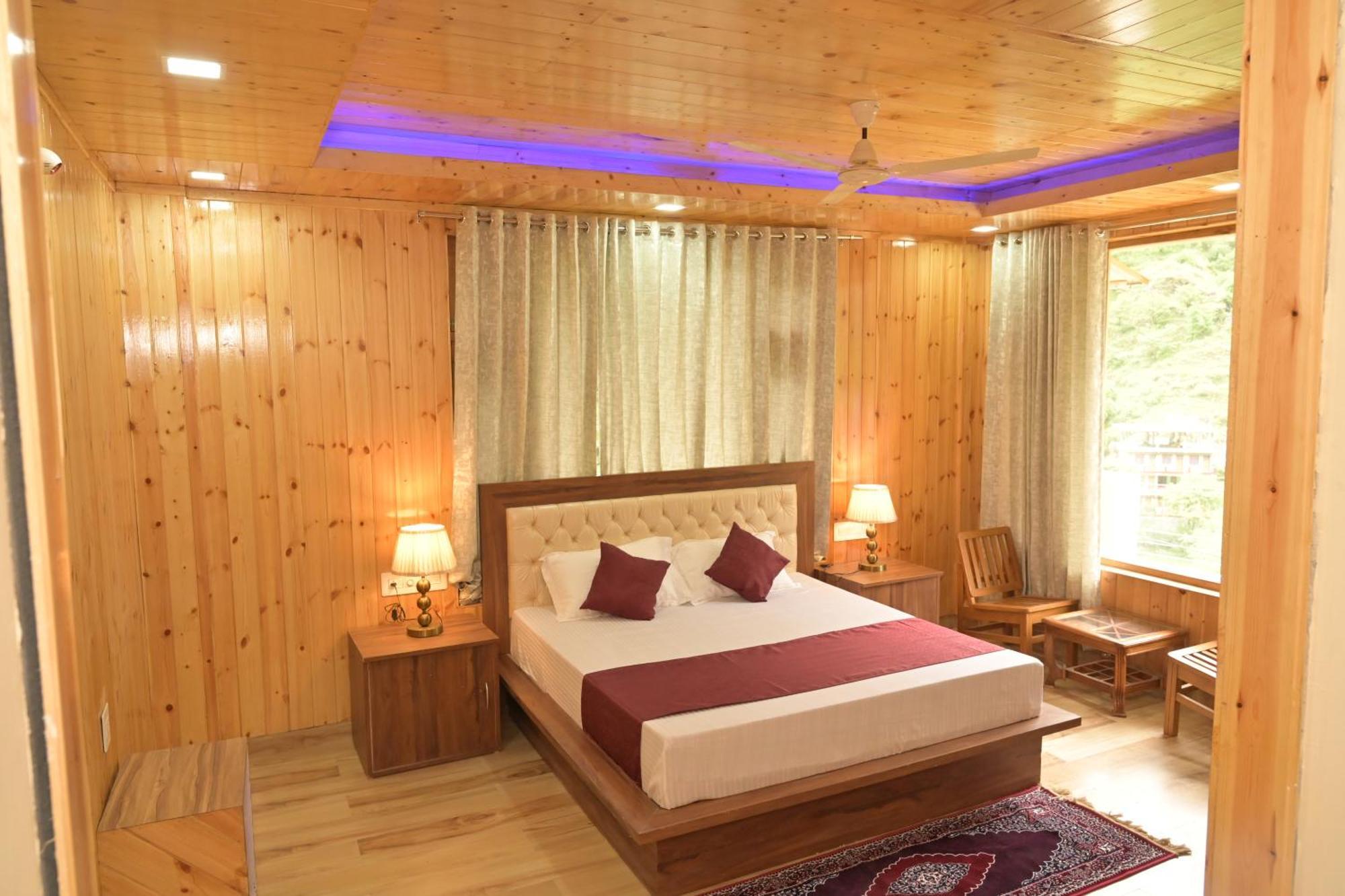 Hotel Royal Galaxy Tirthan Banjār Exterior foto
