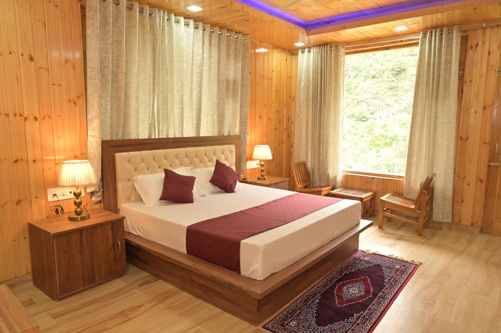 Hotel Royal Galaxy Tirthan Banjār Exterior foto
